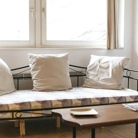 Cozy Apartment-above Main Square *